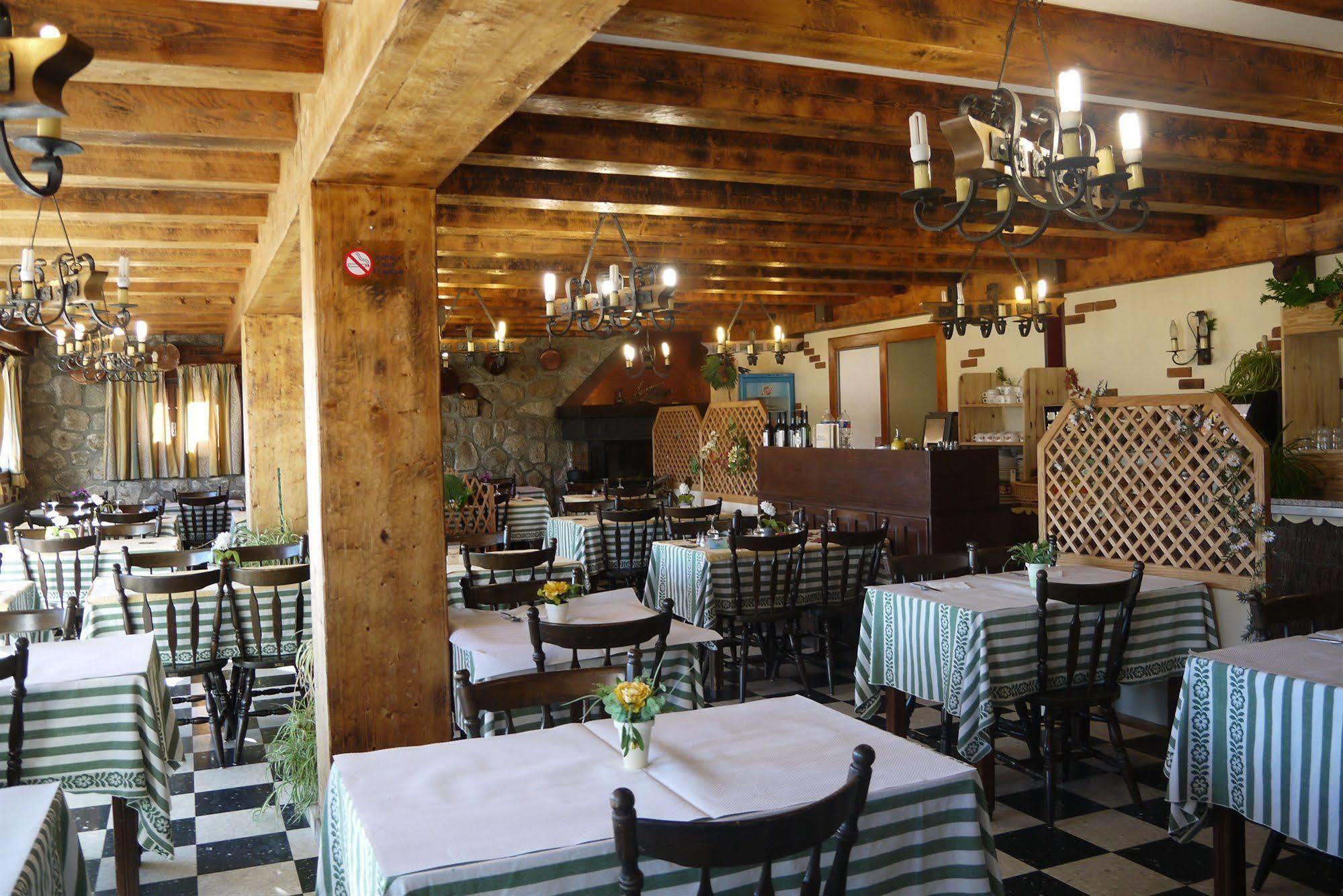Hotel L'Oustalet Font-Romeu-Odeillo-Via Kültér fotó